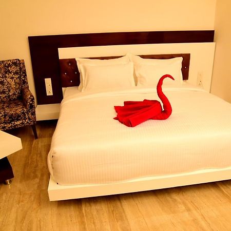 Hotel K11 Haldwāni Esterno foto