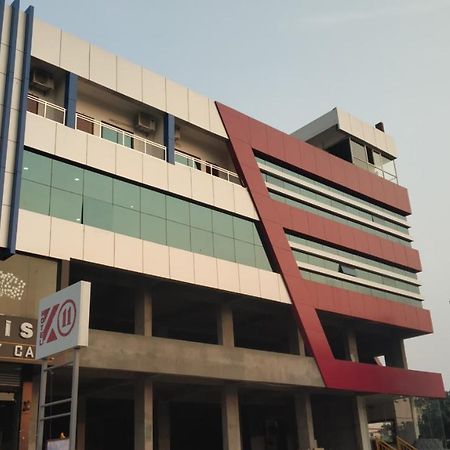 Hotel K11 Haldwāni Esterno foto