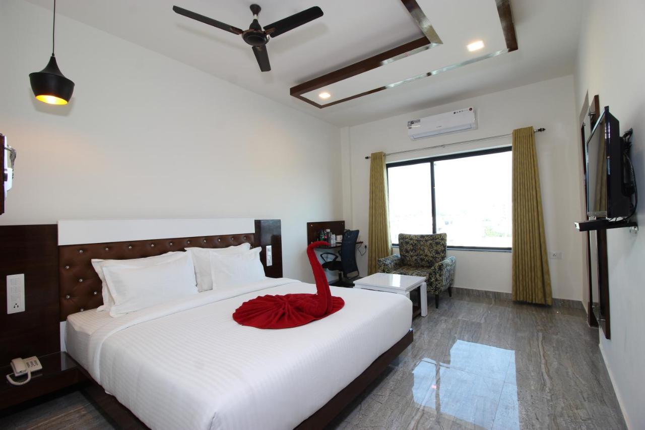 Hotel K11 Haldwāni Esterno foto
