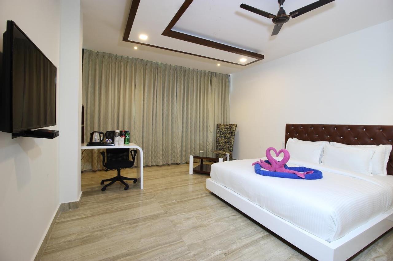 Hotel K11 Haldwāni Esterno foto
