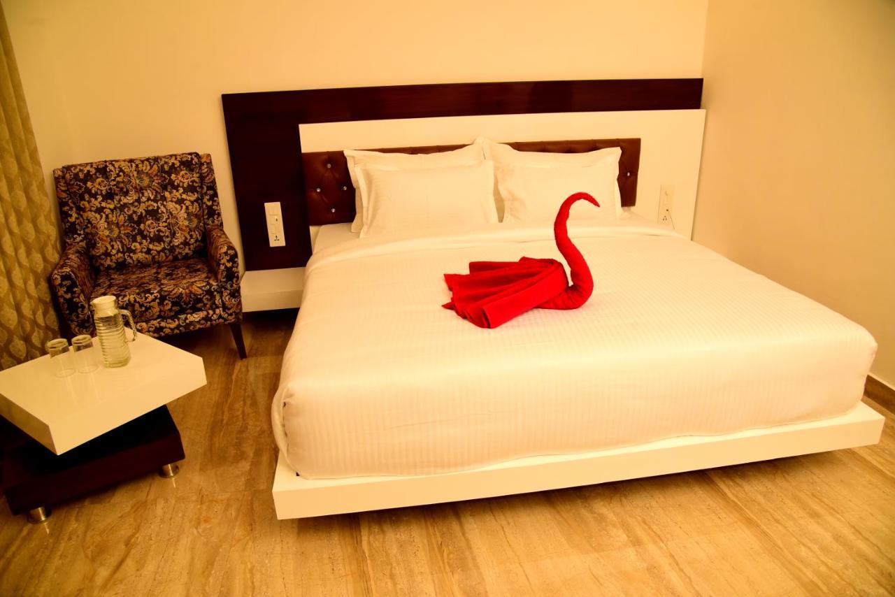 Hotel K11 Haldwāni Esterno foto