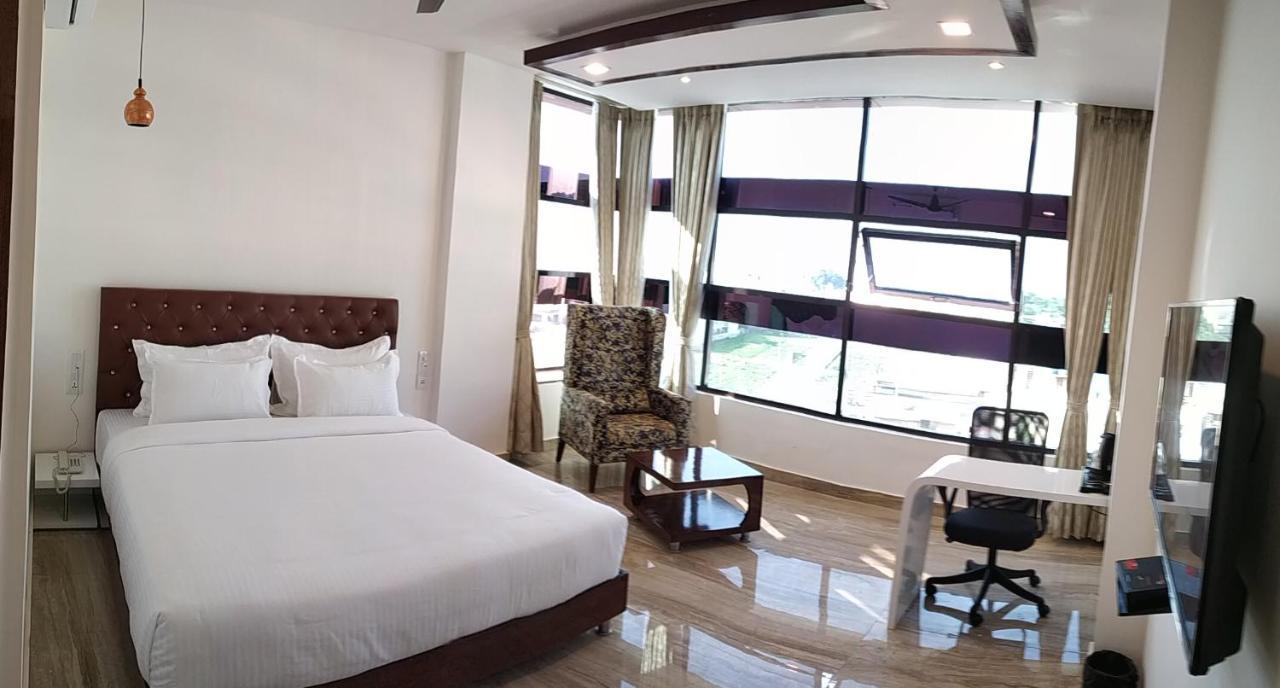 Hotel K11 Haldwāni Esterno foto